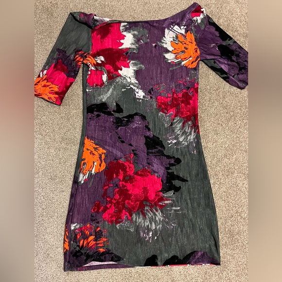 New multi print Tunic in size XS. Never worn once. - Picture 2 of 4